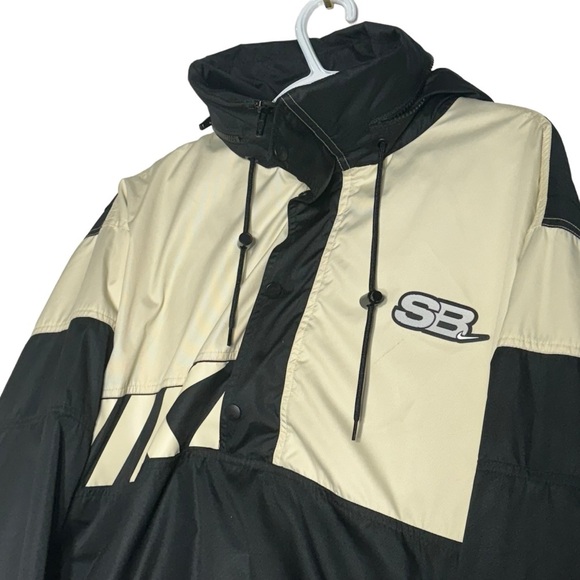Nike Black and Cream Windbreaker Jacket y2k - Picture 11 of 12